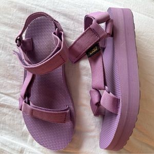 Lavender Midform Teva Sandals Size 6